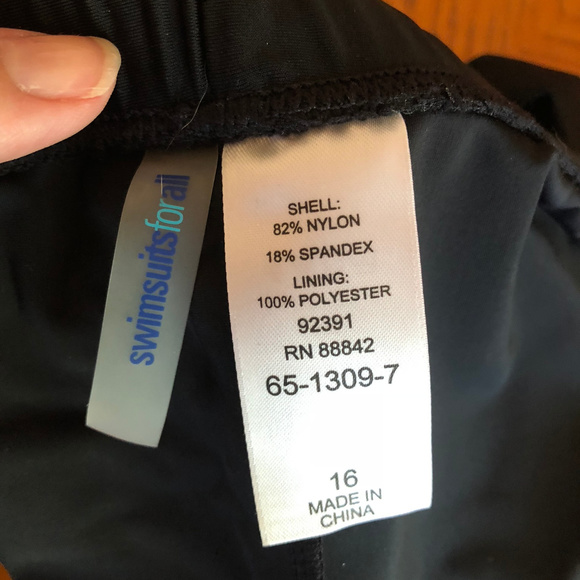 Swimsuits for All Patterned Shortini Set Size 16 - Picture 5 of 5